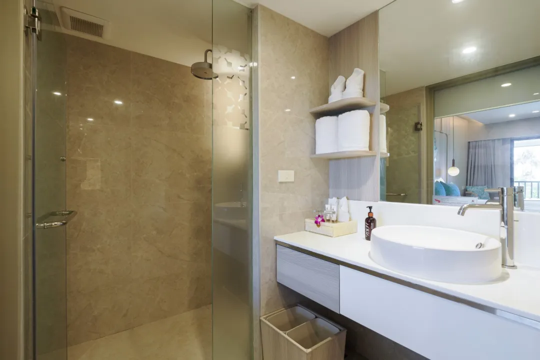 Kathathani Beach Resort Phuket - Deluxe Pool View Room - Bathroom