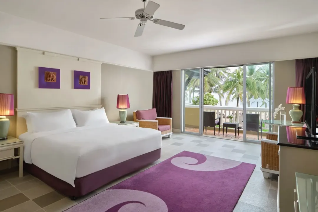 Angsana-Laguna-Phuket-Laguna-Beachfront-Room-King-Bed