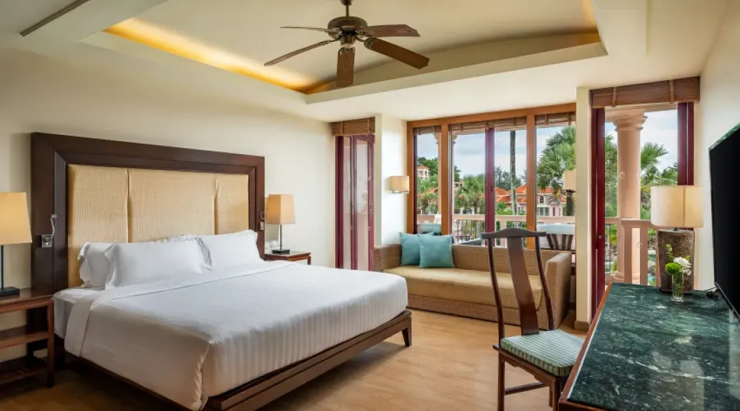 Centara Grand Beach Resort Phuket - Deluxe Room - King Bed