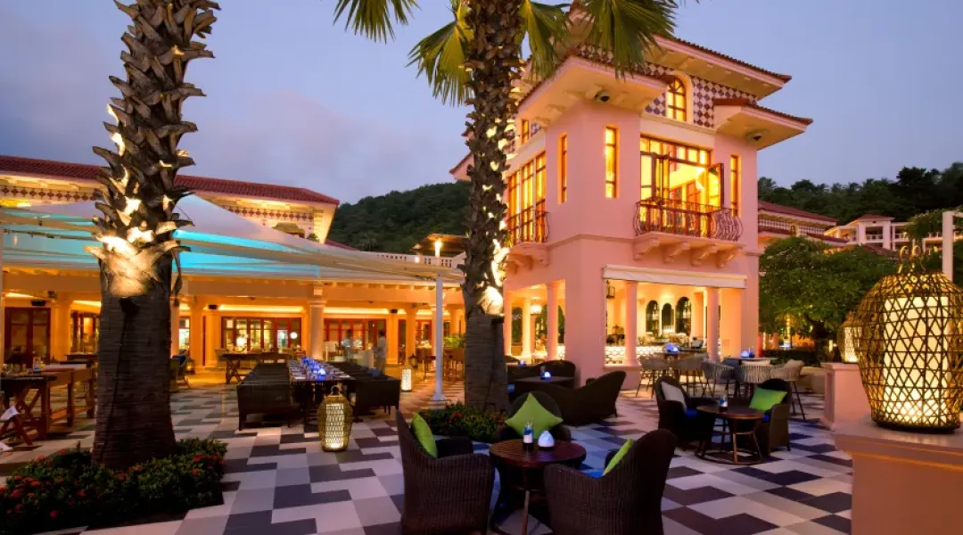 Centara Beach Resort Phuket  - Outdoor Restaurant