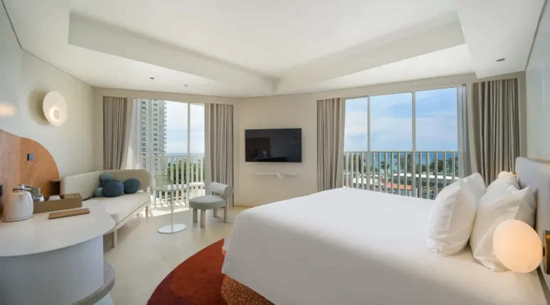 Centara Karon Resort - Deluxe Ocean View - King Bed
