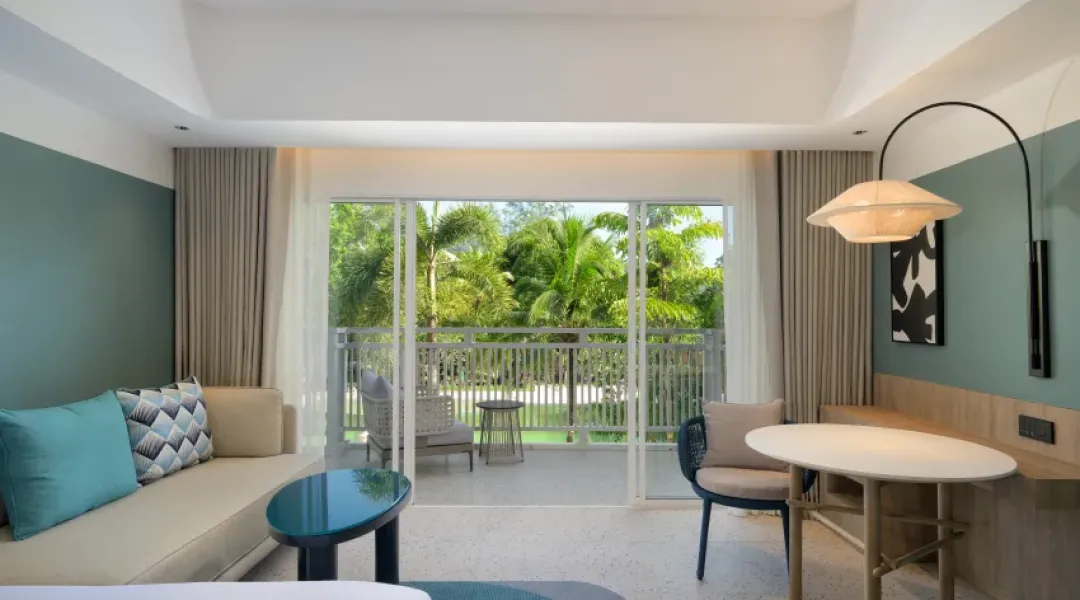 Centara Karon Resort - Premium Deluxe Room - Living Area