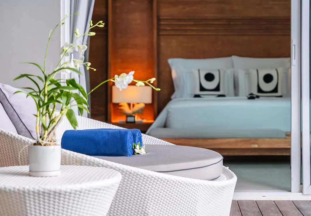 Aleenta Phuket -Room Deco