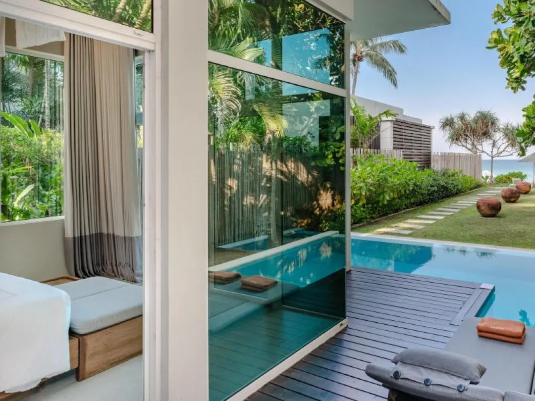 Aleenta Phuket - Beachfront Pool Suite - Pool Area