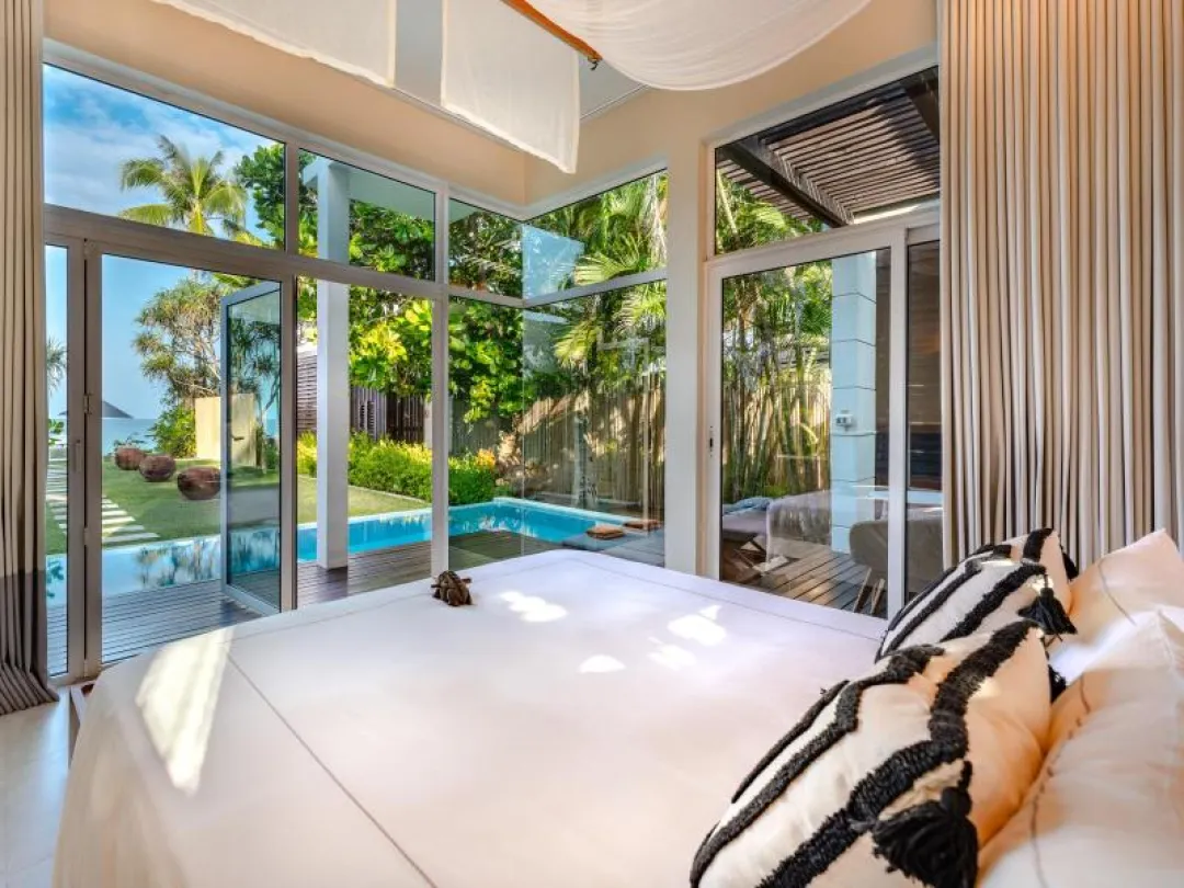 Aleenta Phuket - Beachfront Pool Suite - King Bed