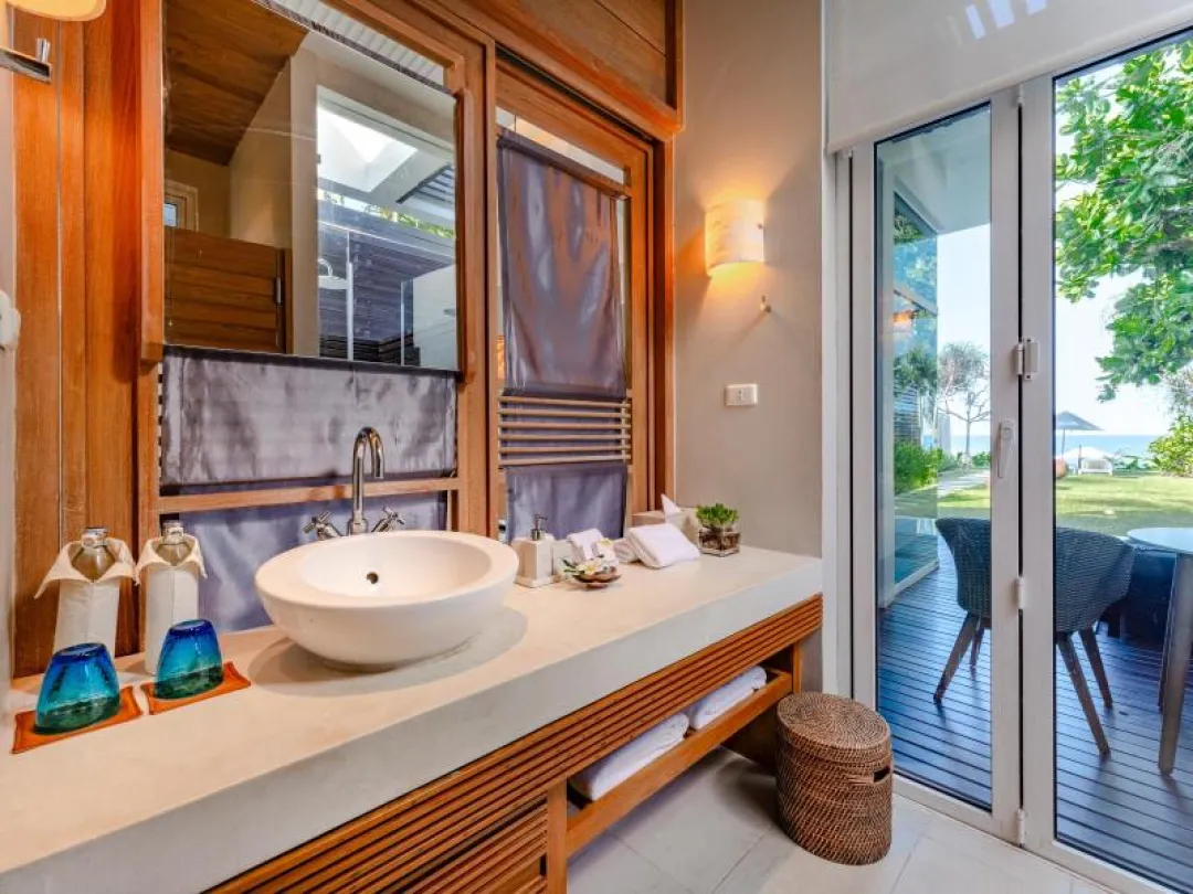 Aleenta Phuket - Beachfront Pool Suite - Bathroom