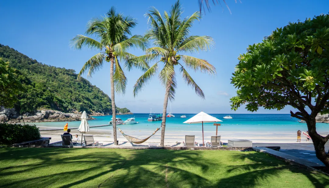 The Racha - Beach Lounge