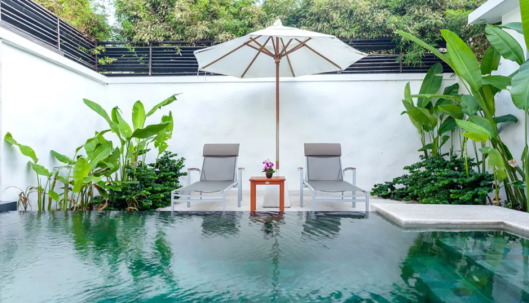 Grand Deluxe Pool Villa - Pool Lounge