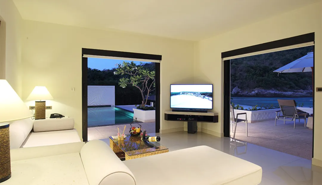 Grand Pool Suite - Seating Aeria