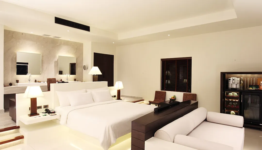 Grand Pool Suite - Bedroom View