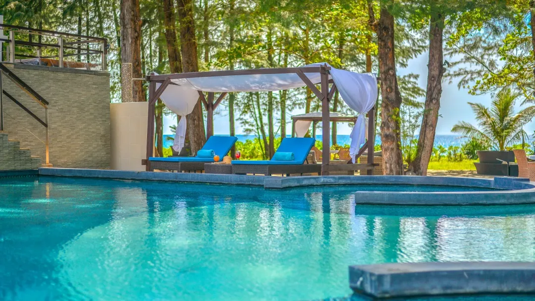 Mai Khao Dream Villa Resort & Spa - Pool Lounge