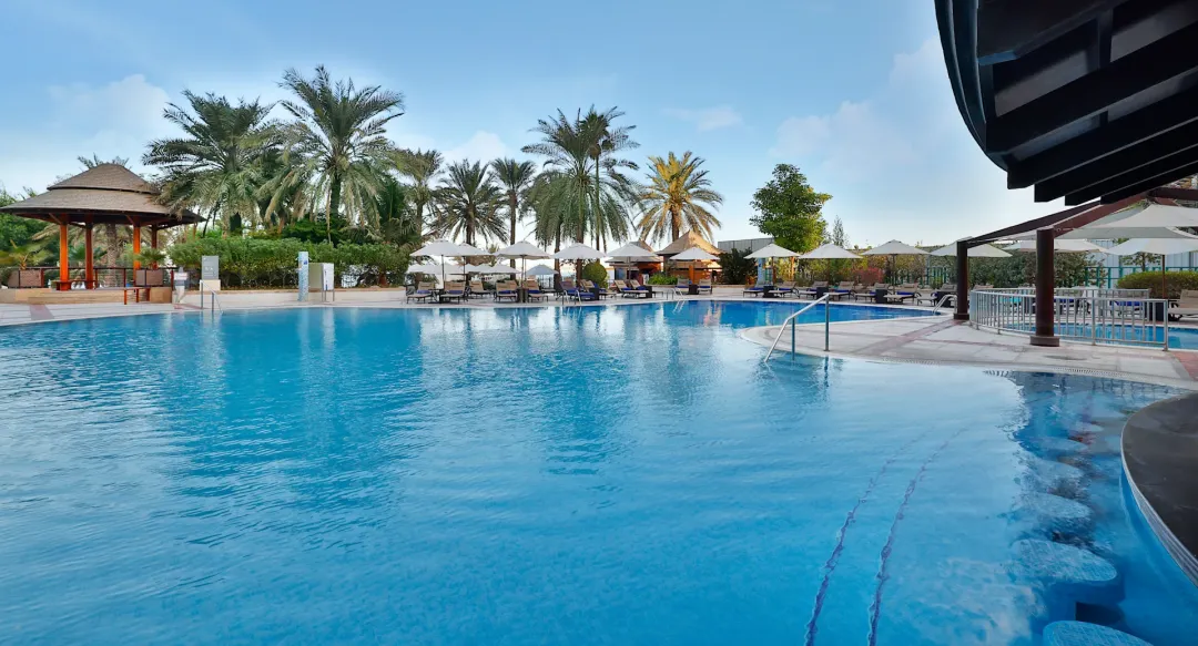 Hilton-Dubai-Jumeirah-Beach-Pool