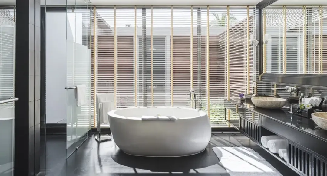 Two Bedroom Pool Pavilion - Bathtub