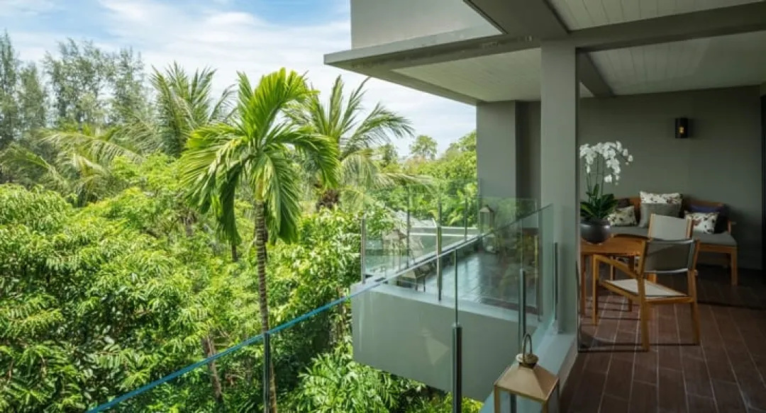 Deluxe Layan Suite - Balcony Lounge