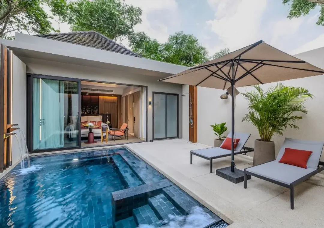 Deluxe Pool Villa - Pool Lounge