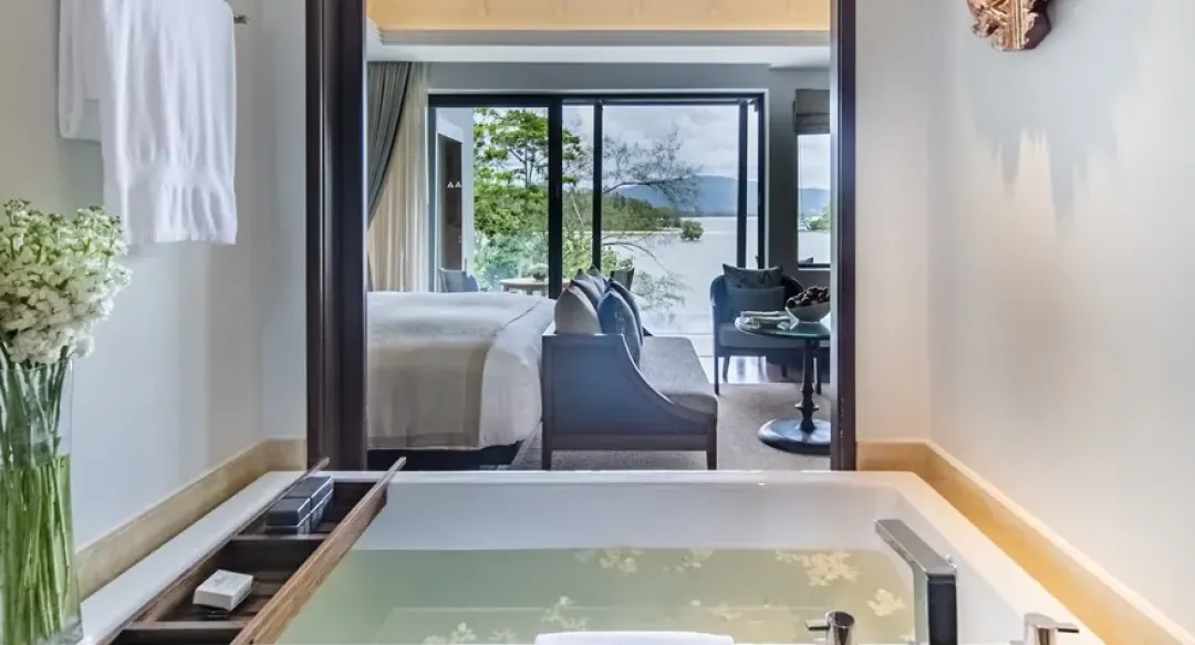 Grand Sea View Pool Suite - Bathroom