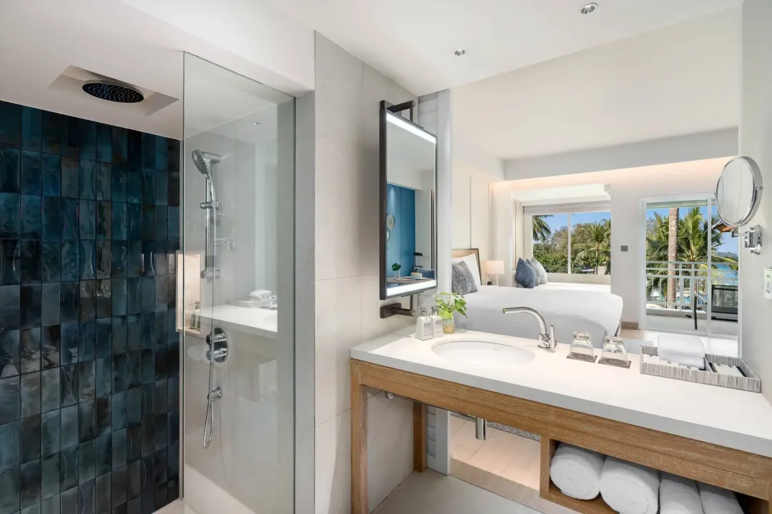 Ocean View Balcony - Bathroom