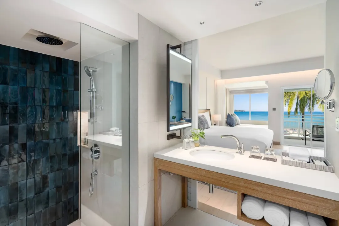 Ocean Front Balcony - Bathroom