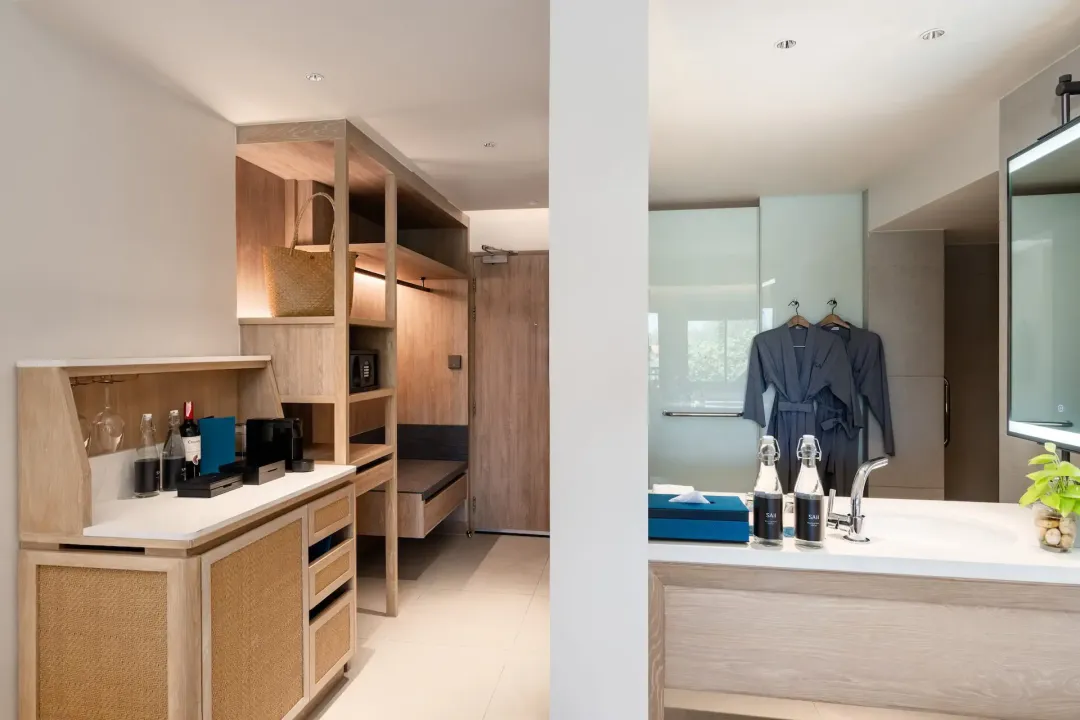 SAii Laguna Phuket - Lagoon View Room - Closet