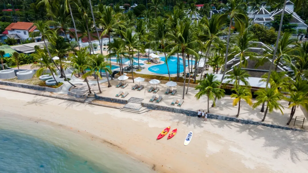 OUTRIGGER Koh Samui Beach Resort - Beach Over View
