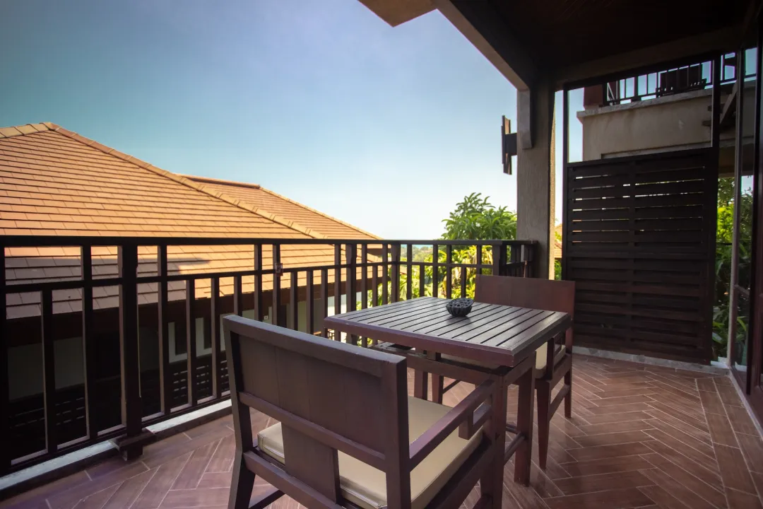 Deluxe Hillside - Balcony Lounge