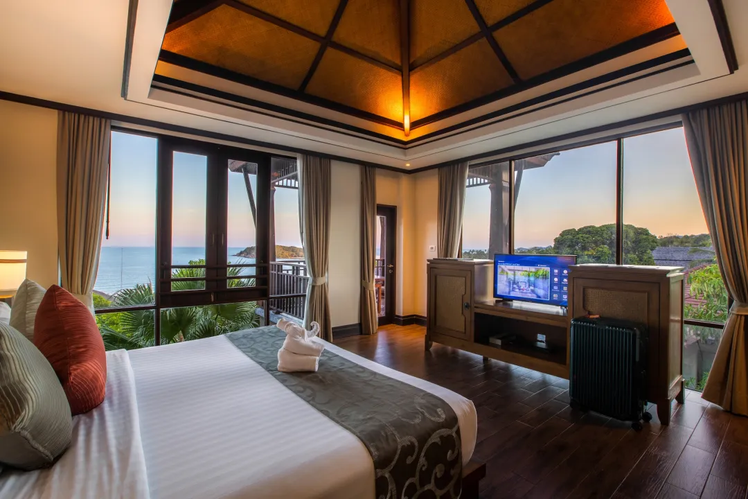 Deluxe Hillside Seaview - KingBed with View