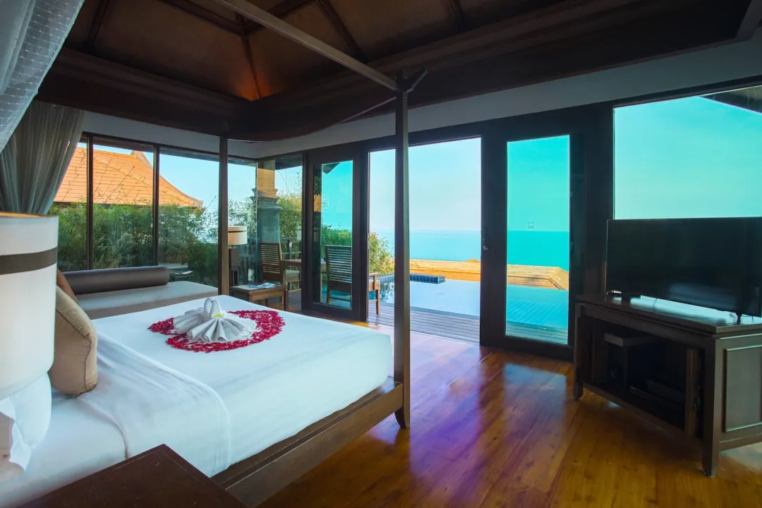 Pool Villa Hillside Seaview - King Bed View