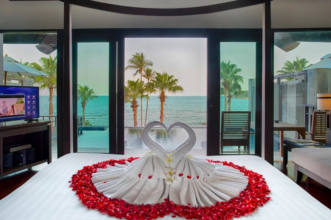 Pool Villa Beachside Seaview - Bedroom with Sea View