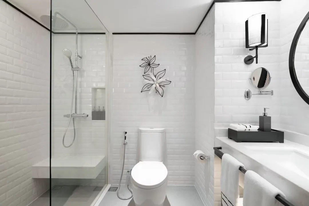 Deluxe-Room-Bathroom