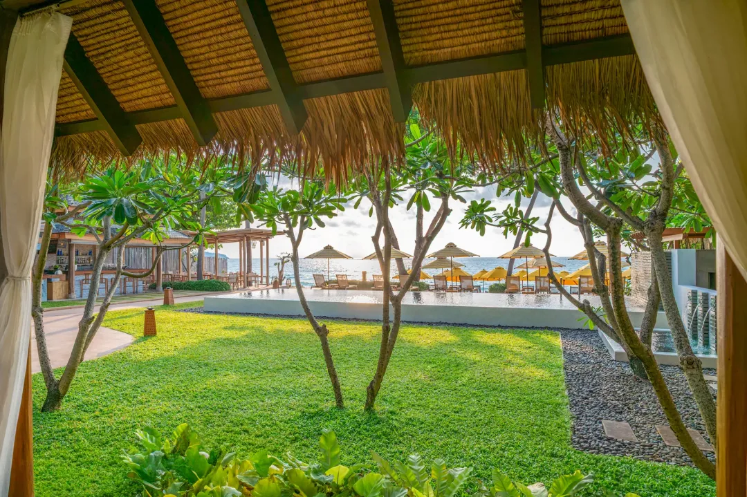 Buri-Rasa-Village-Pool-Cabanas