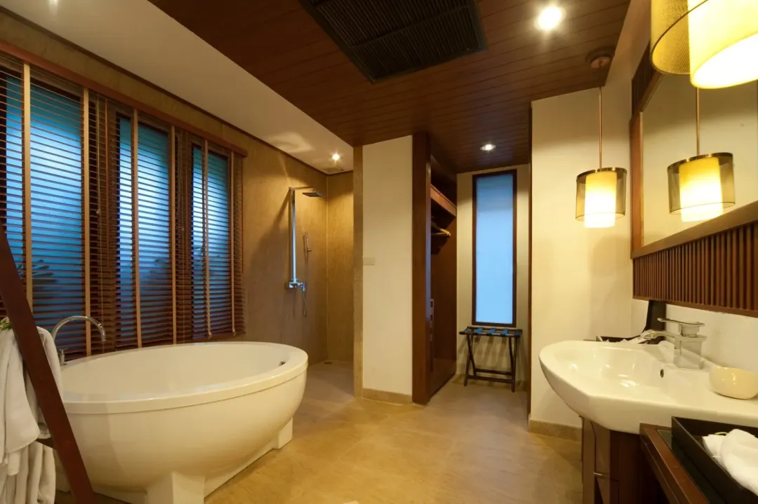 Jacuzzi Villa - Bathroom