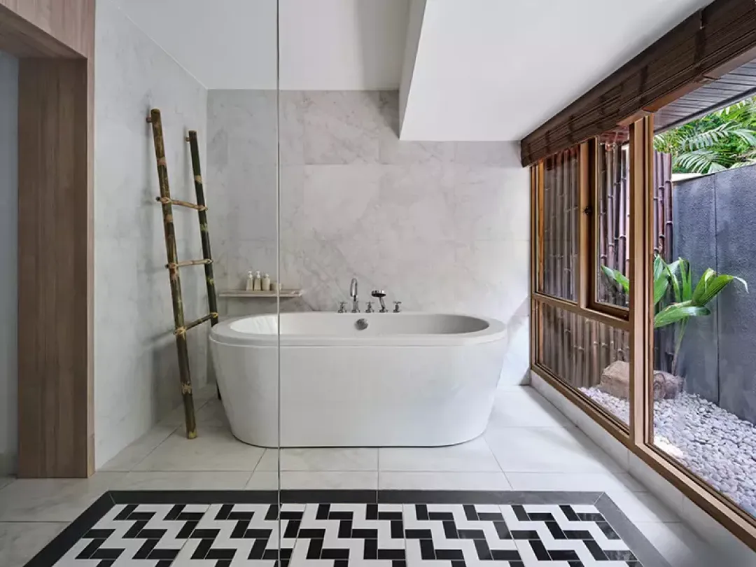 Beachfront Suite -Indoor Bathtub