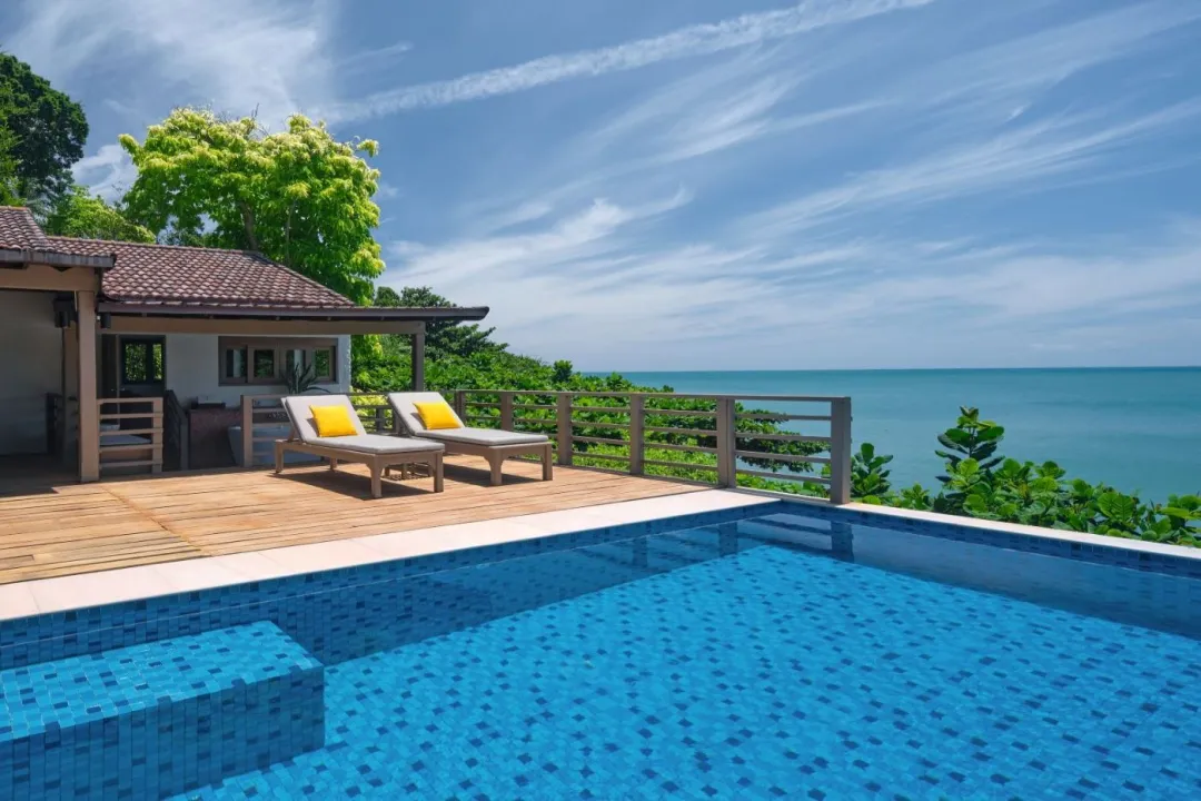 Grand Seafront Pool Villa - Pool Lounge