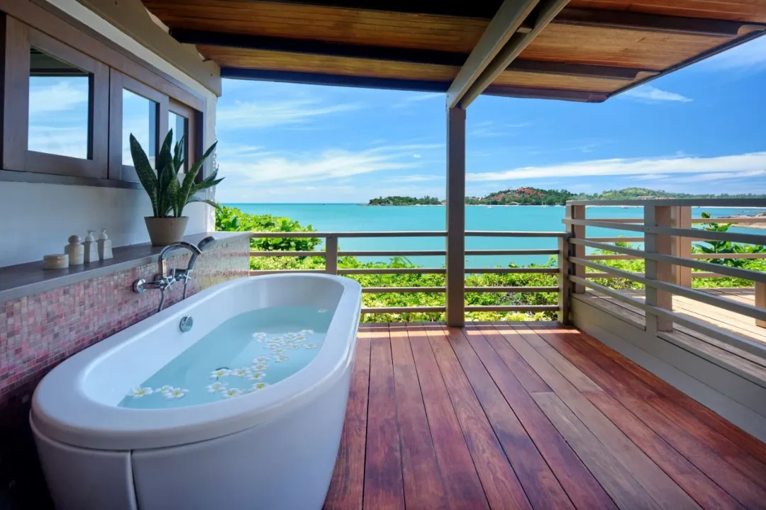 Grand Seafront Pool Villa - Bathtub