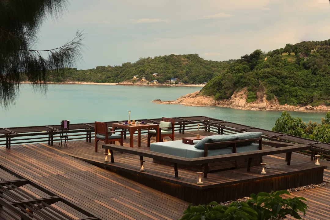 Six Senses Samui - Dining On the Rocks Table