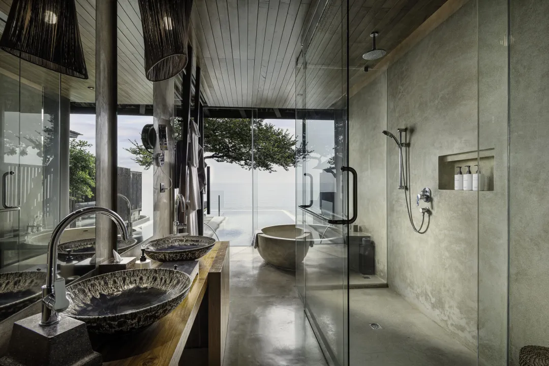 Ocean Front Pool Villa - Shower View