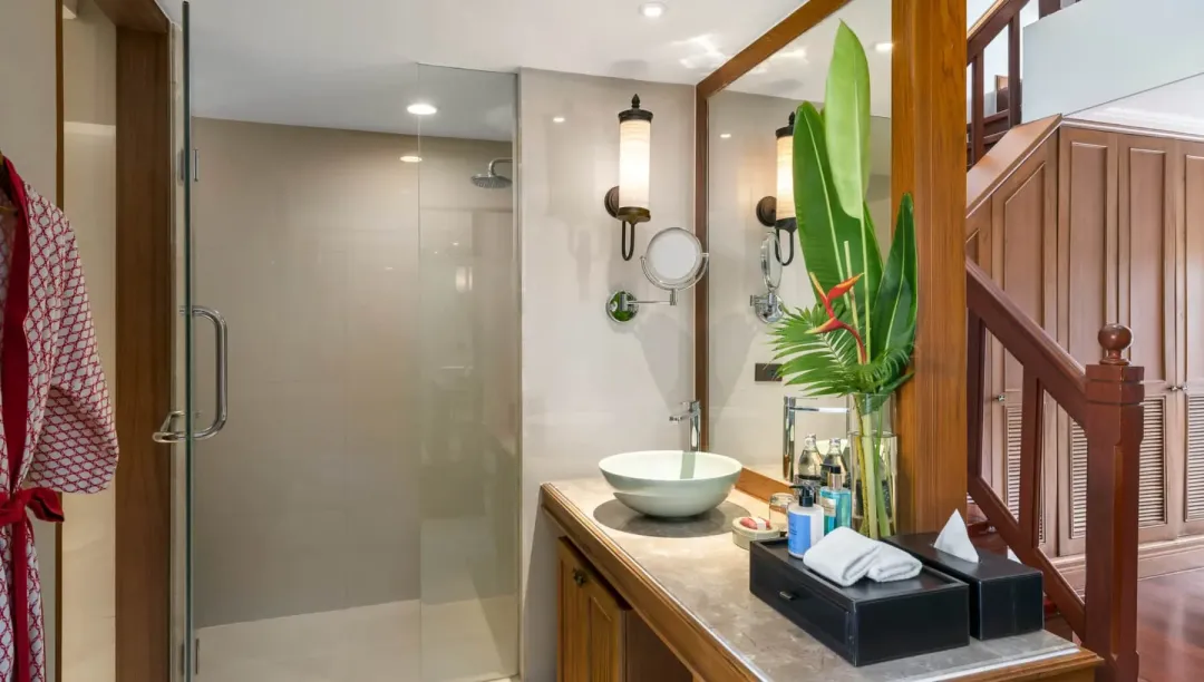 Two Bedroom Duplex Suite - Shower Room