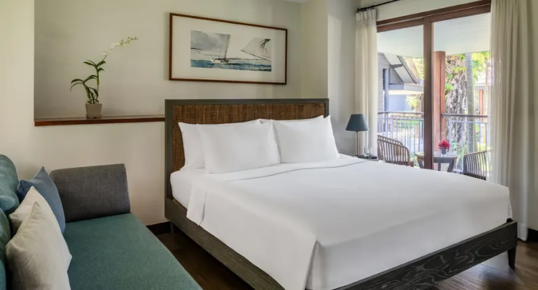 Premier Villa - Bedroom with Garden View