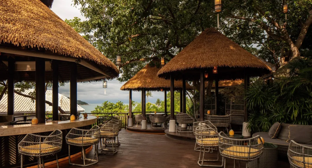 The Singing Bird lounge