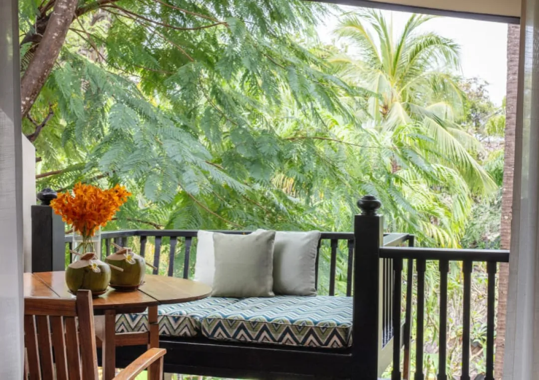 Premier Garden View Room - Balcony Lounge