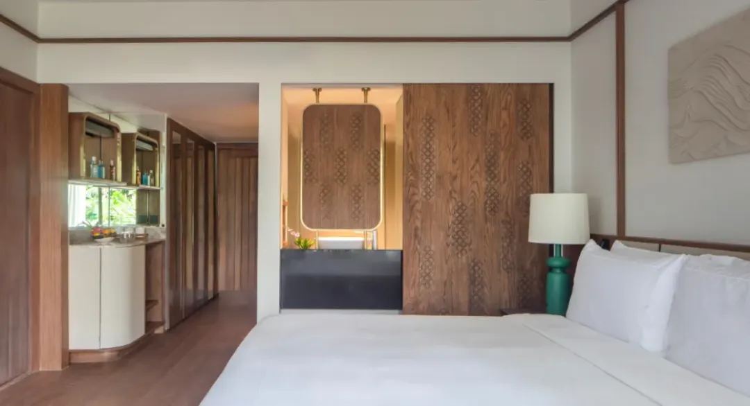 Deluxe Sea View Room - King Bed