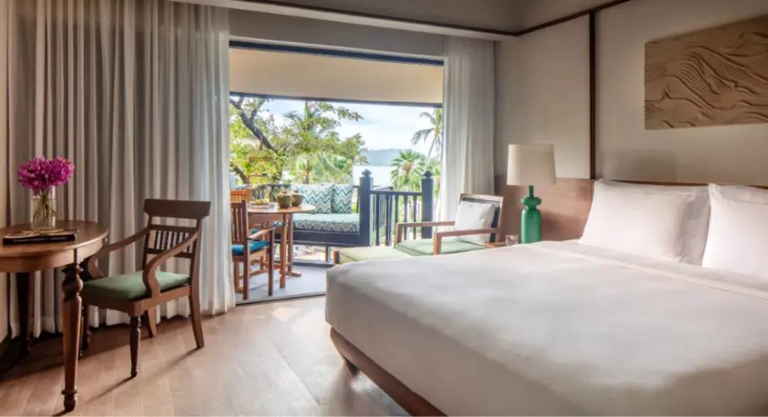 Deluxe Sea View Room - King Bed View