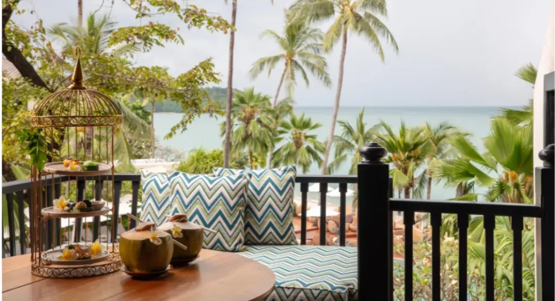 Deluxe Sea View Room - Balcony Lounge