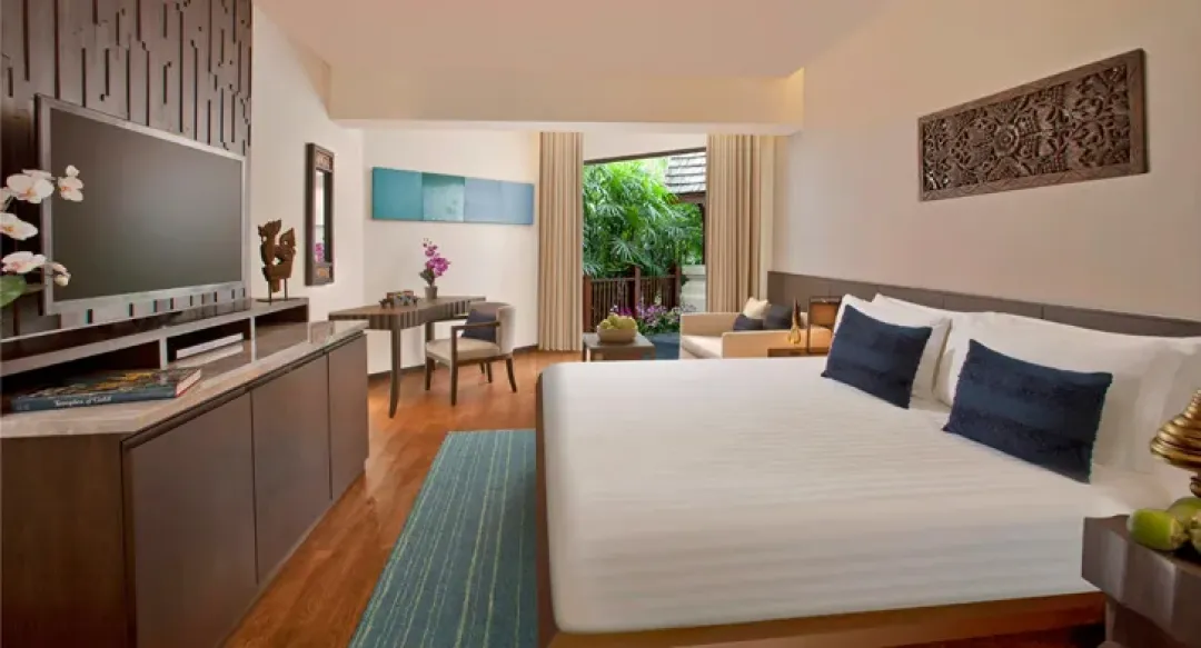 Junior Garden Suite - Bedroom with Garden View