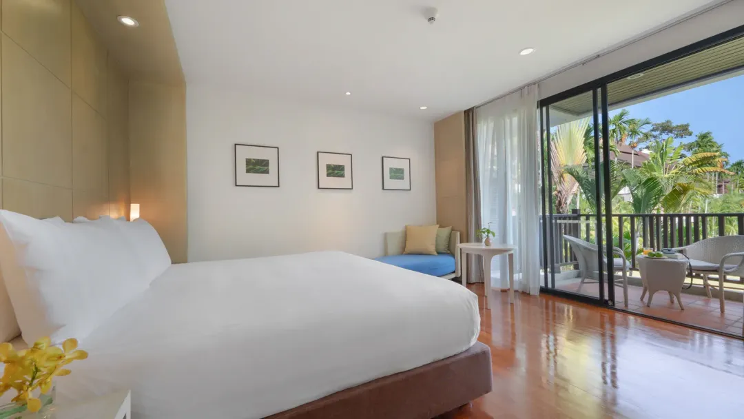 Superior Garden View - King Bed