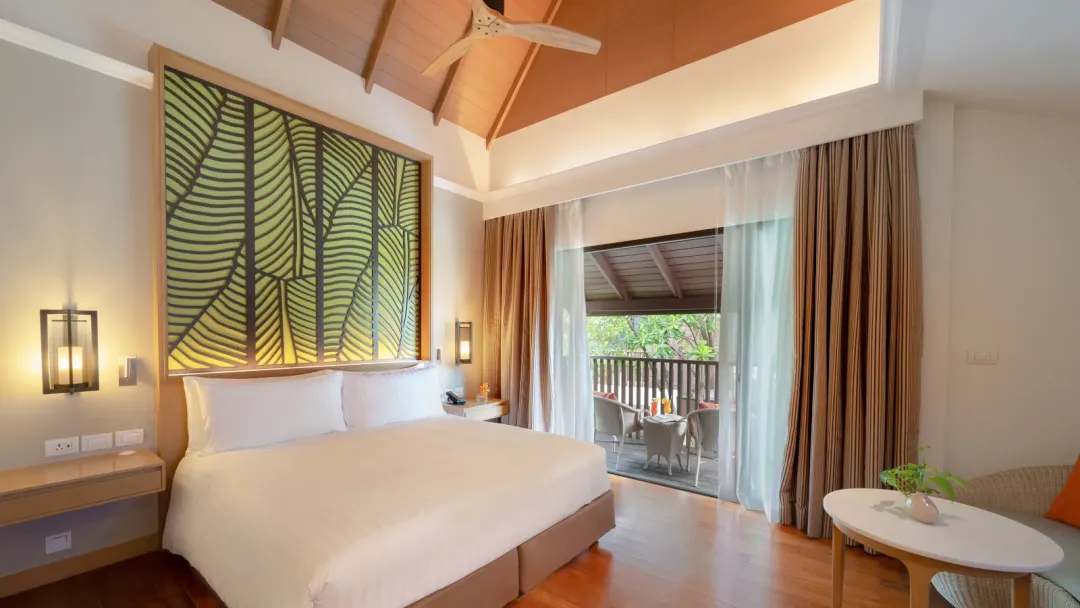 Deluxe Thai Village - King Bed