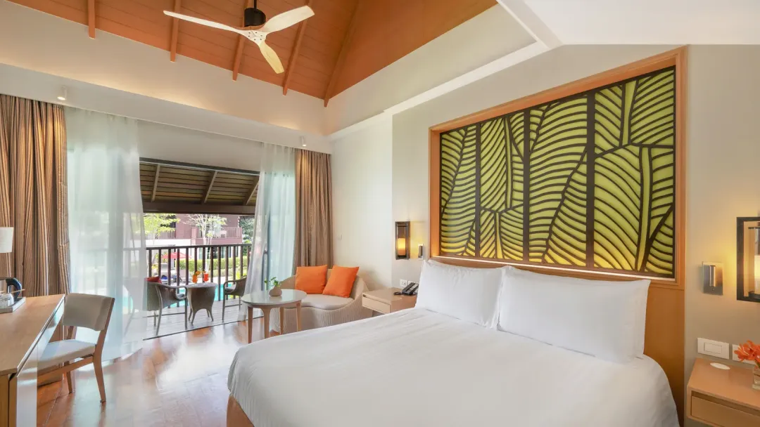 Deluxe Pool View - King Bed