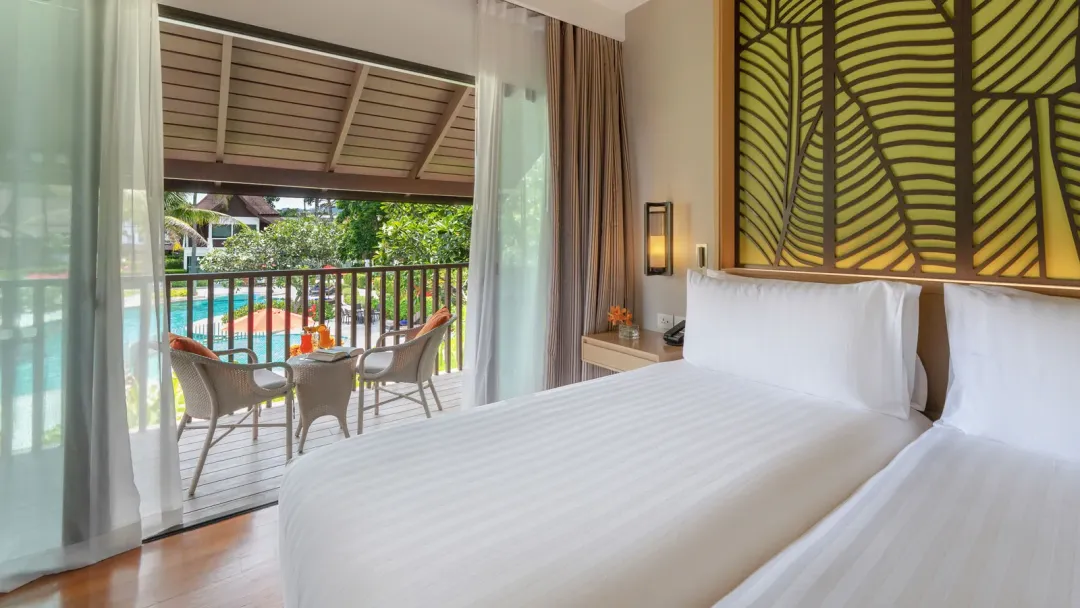 Deluxe Pool View - Twin Bed