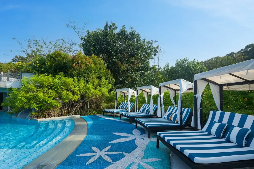 Banyan Tree Krabi -Pool Lounge