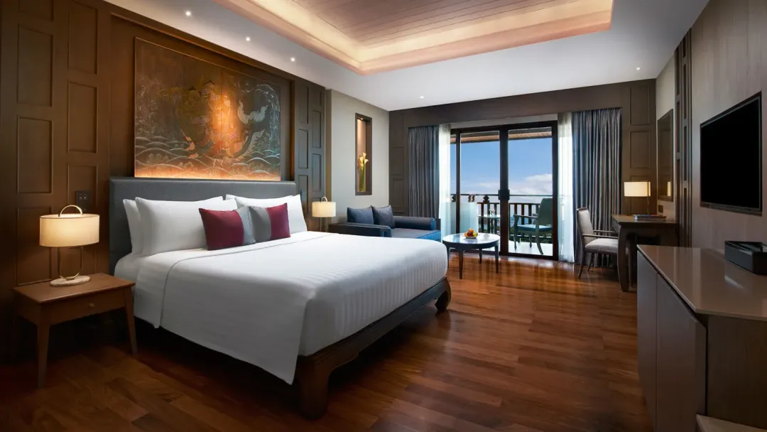 Deluxe Twin - King Bed